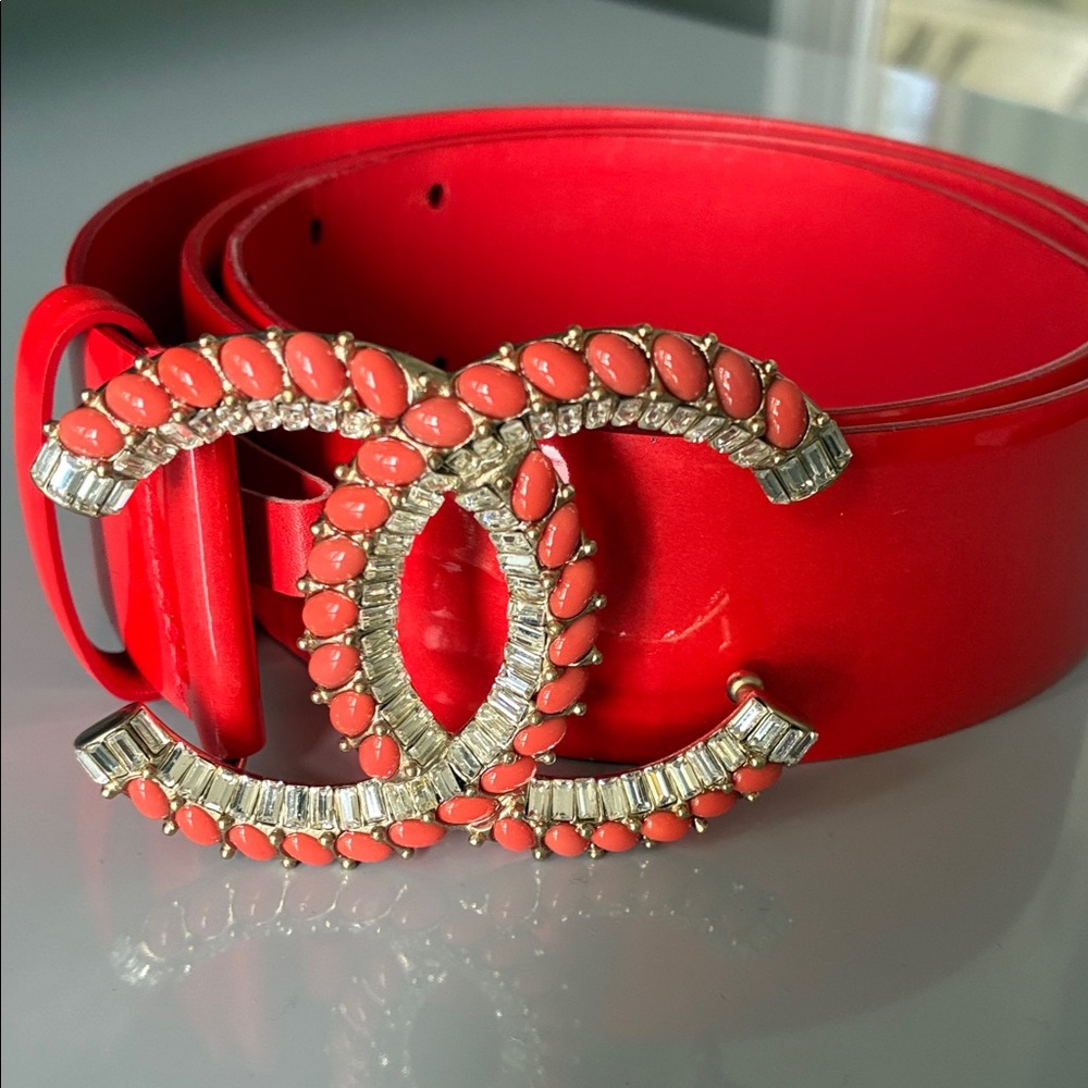 CHANEL patent leather Belt with Coral and Cristal Details